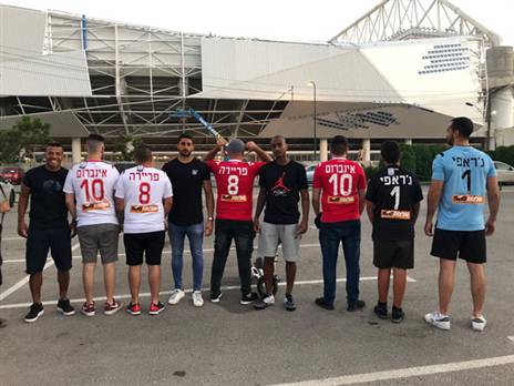 פריירה, אינברום וג'רפי עם האוהדים (האתר הרשמי של הפועל תל אביב)