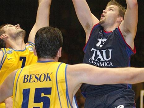 בשוק במדי מכבי ת"א. מתגעגע לימים בישראל (getty)