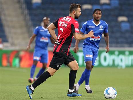 "מאוד רציתי לעזור". אזולאי במדי הפועל חיפה (צילום: יוסי שקל)