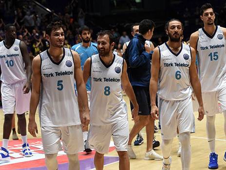 הטורקים חוגגים (ברני ארדוב)