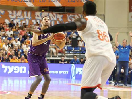 גפני. אוהב לשחק מול האקסית (אלן שיבר)