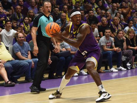 פוסטר. השחקן הראשי בהצגה של חולון (ברני ארדוב)