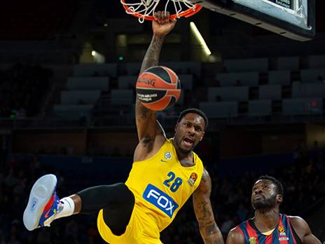 בלאק מרחף. שלט מתחת לסלים (getty Images)