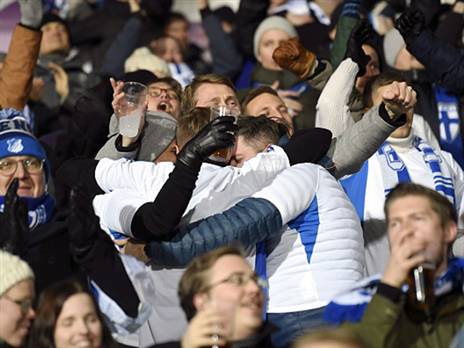 האוהדים בהלסינקי בטירוף (Getty)