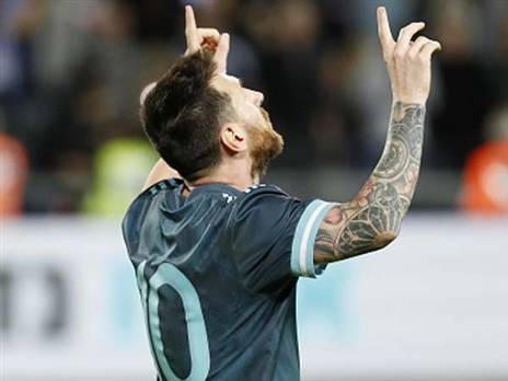 מסי חוגג בבלומפילד. הארגנטיני גדול יותר מרונאלדו? (getty)