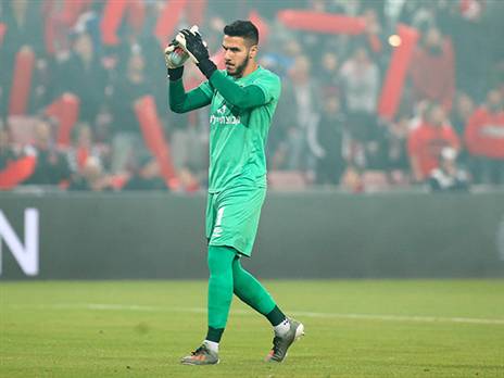 ככה אי אפשר לשחק כדורגל (אלן שיבר)