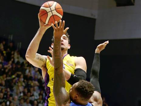 הצטיין בחולון לפני שנתיים, אלכסנדר