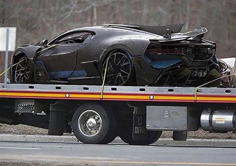 בוגאטי DIVO שהייתה מעורבת בתאונה. אאוץ'