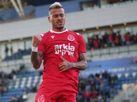 חזר בגדול. בוזגלו (צילום: אודי ציטיאט)