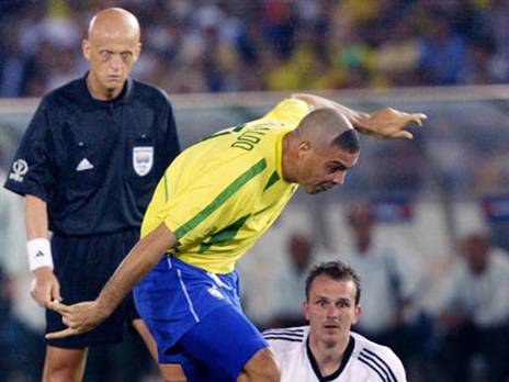 קולינה הגיע מוכן לגמר ב-2002 (GETTY)