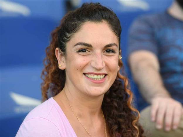 כהן. נכנסת לחדר ההלבשה עם הגב (ירדי יואמי)