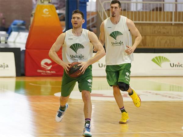 מקל. בינתיים מתאמן כרגיל (מלאגה, רשמי)