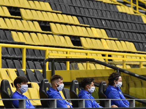 שחקני שאלקה מאוכזבים ומוגנים (GETTY)