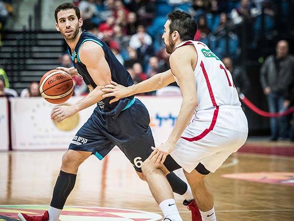 הופעה גדולה לבן צבי עם 13 נק' ו-13 ריב' (צילום: עודד קרני)