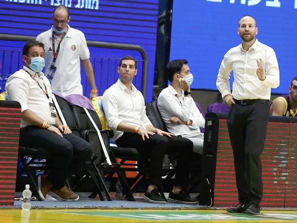 שרף וחולון הובסו (אלן שיבר)