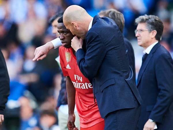 זידאן עם ויניסיוס. השער מול ברצלונה יביא את התואר? (Getty)