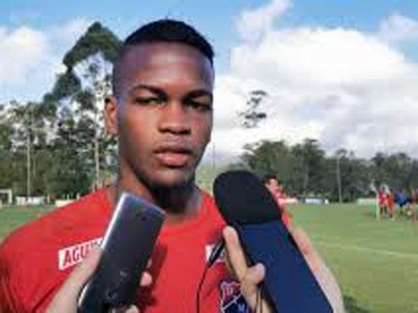 בקרוב בישראל? אנגולו (חשבון האינסטגרם הרשמי של לארי אנגולו)