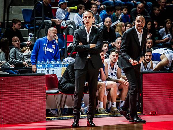 ימשיך על הקווים. קטש (עודד קרני)