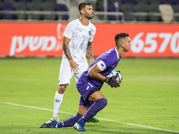 ניראון. יתחרה עם ברק לוי (עודד קרני)