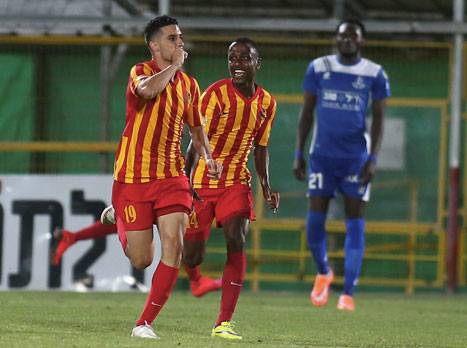 זריהן וקינדה בפוזה אופיינית (צילום: אלן שיבר)