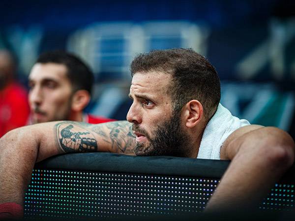 פפאס על הספסל, משחק כואב (FIBA)