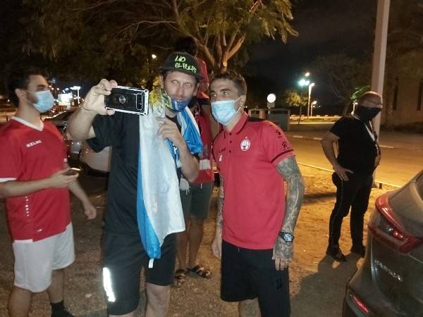 אוהדי הפועל ב"ש חגגו עם השחקנים