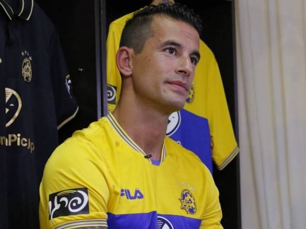 הרננדס. מעדיף לדבר על המגרש (האתר הרשמי של מכבי ת"א)