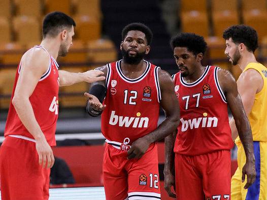 היוונים חוגגים ניצחון דרמטי (getty)