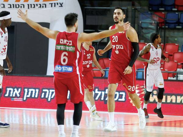 חגיגה אדומה בדרייב אין, אבל אדומה מעיר אחרת (אלן שיבר)