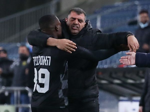 ברדה חוגג עם האסלביינק את השער (דני מרון)