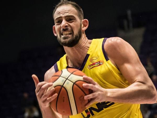 תבע 900 אלף שקלים מחולון. שמחון