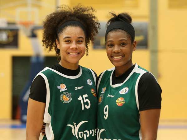 טיאנה מולדרו ונייה קופי. תצוגה נהדרת של החיפאיות (באדיבות מנהלת ליגת העל לנשים בכדורסל)