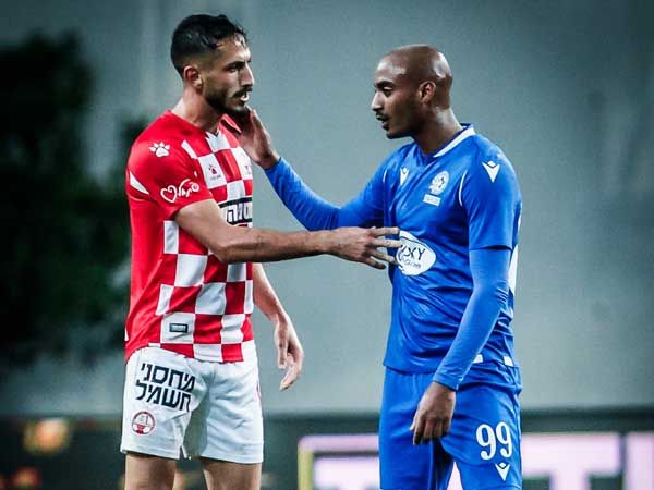 נפרדו כידידים. יחזקאל ואינברום (עודד קרני)