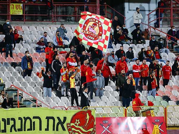 מעט מאוד קהל בי