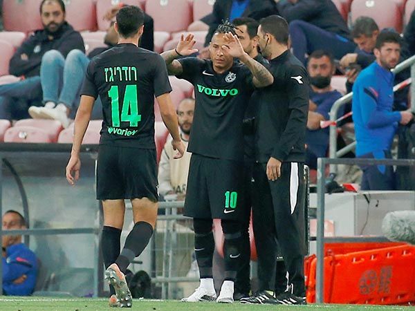 בכר לא היה מרוצה מתפקודו. רודריגס (אלן שיבר)