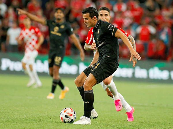 הרננדס. "יכלו להעביר שחקנים לצפון" (אלן שיבר)