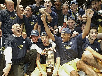 מכבי ת"א של 2004. קבעה שיאים שספק אם ישוחזרו (Getty)