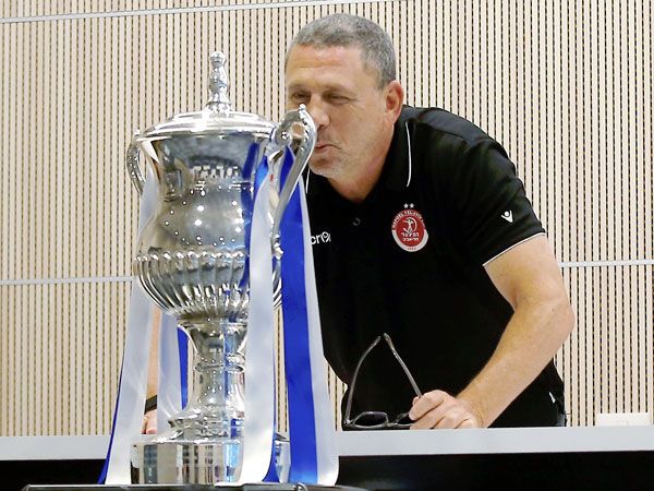 קלינגר. הנשיקה תעלה לו ביוקר? (אלן שיבר)