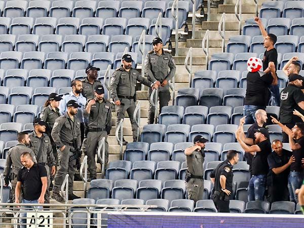 המנהלת נגד אלימות. למצולמים אין קשר לכתבה