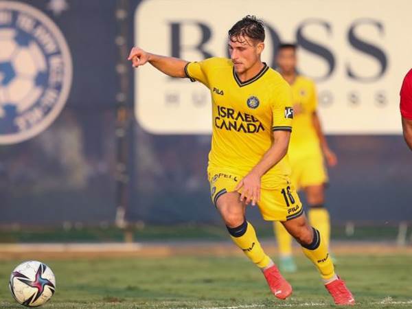 קניקובסקי מתרגל למדים של מכבי ת"א (צילום: האתר הרשמי של מכבי ת"א)