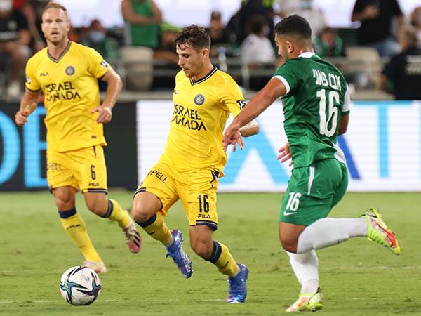 "מבשל ויבשל לא מעט". קניקובסקי (דני מרון)