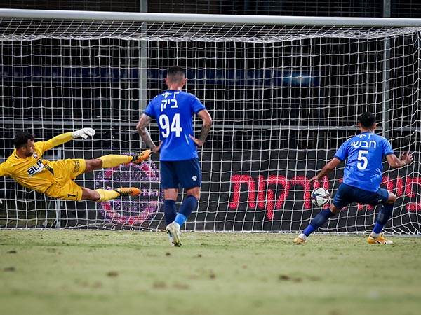 אבל השיגה את הפנדל (אנצ'ו גוש, סוכנות ג'ני)