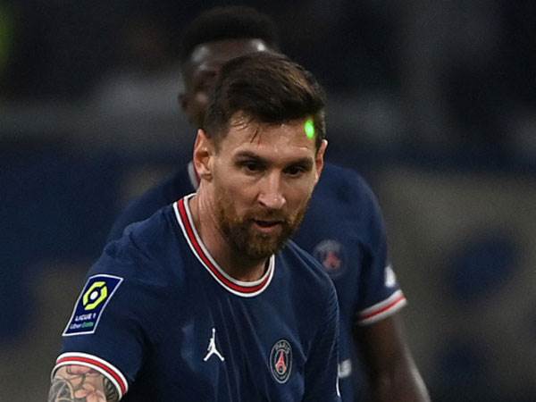 האוהדים גם השתמשו בלייזרים (getty)