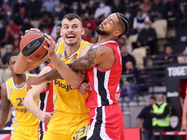 "עשר דקות לסיים את מכבי" (GETTY)