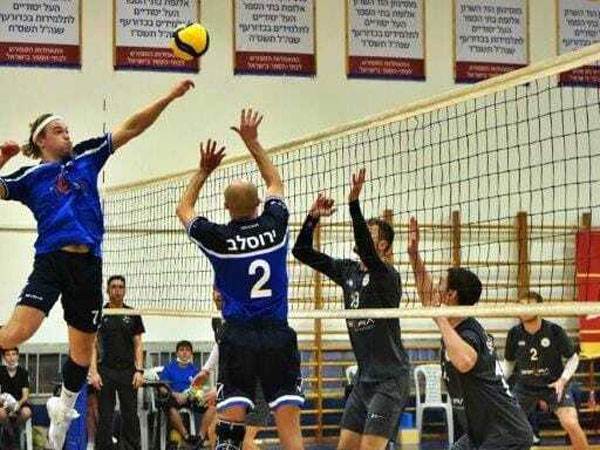 קורה לכולם. שחקני הוד השרון (אביטל אנגל, איגוד הכדורעף)