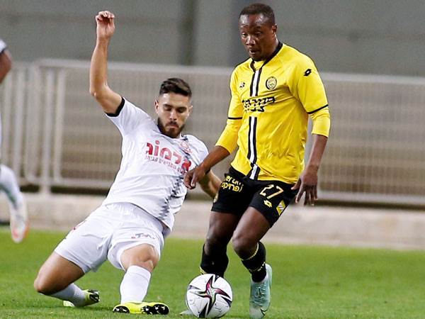 אבובאקר דומביה. הרבה לבעוט מחוץ לרחבה (אלן שיבר)