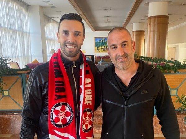 גוטי טומלין והמנהל שרון סוויסה. ברוכים הבאים לארץ