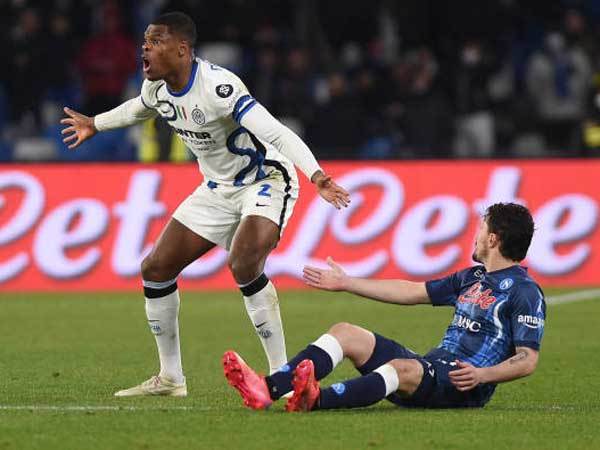 נתנו למילאן הזדמנות. נאפולי ואינטר (GETTY)