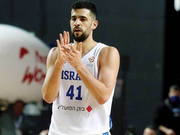 יום טוב שלו לא עזר. גינת (אלן שיבר)