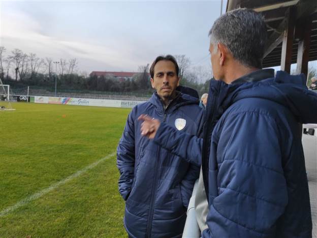 בניון משקיף מהצד